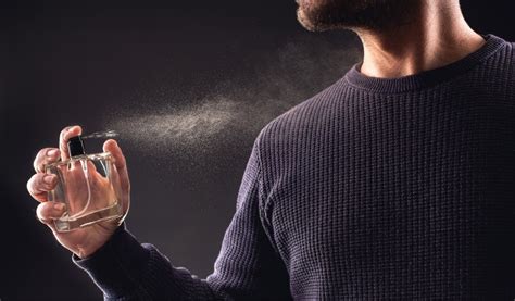 What to Do If You Spray Perfume in Your Eye: A Discussion on Unexpected Fragrance Mishaps